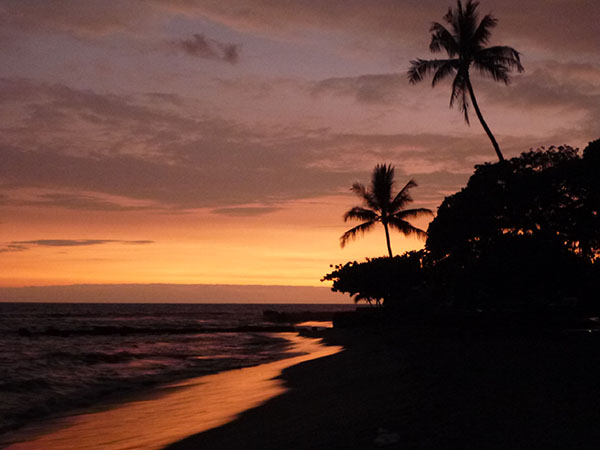 COUCHER DE SOLEIL A HO’OKENA CAMPSITE