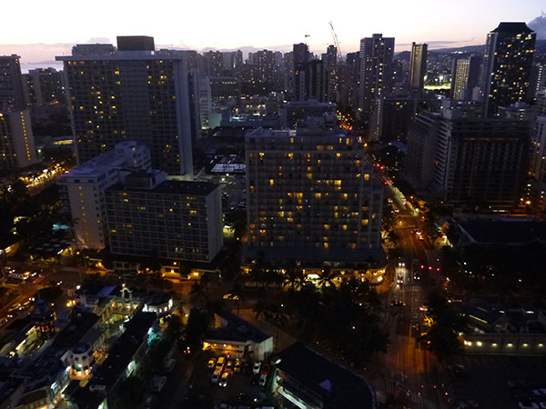 WAIKIKI LA NUIT