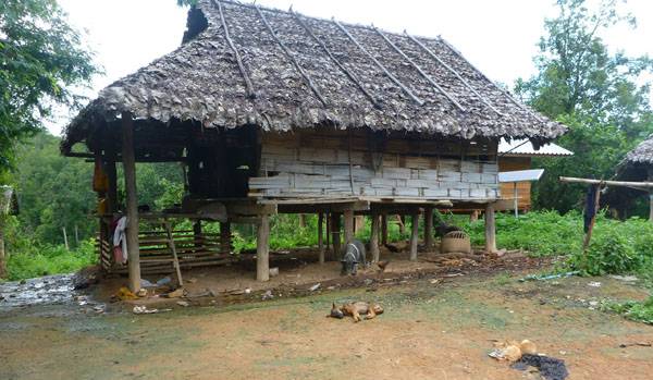 LES MAISON DANS UN VILLAGE KAREN