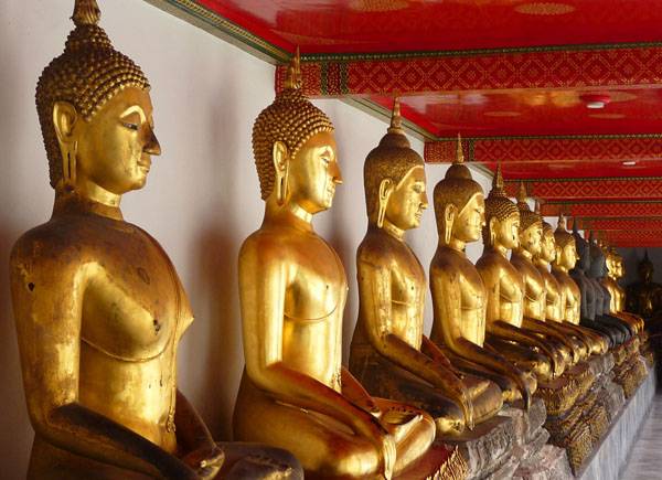 ALIGNEMENT DE BOUDDHAS AU TEMPLE DE WAT PHO