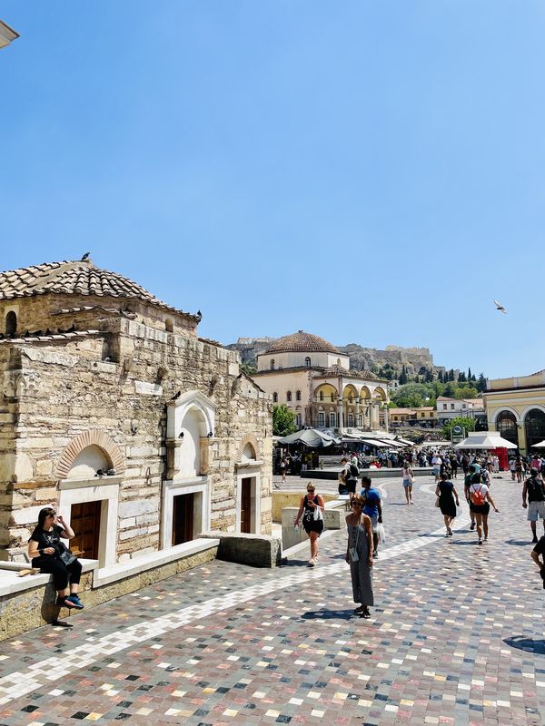 La place Monastiraki et sa mosquée ottomane