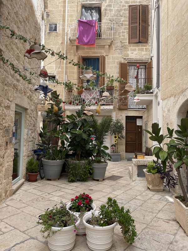 photo originale Maéva Seigner©  Ruelle de Polignano à Mare