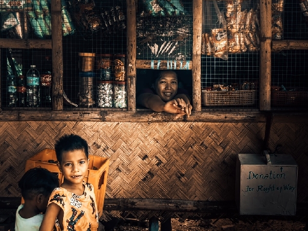 Un sourire au sari-sari store : la vie simple et chaleureuse des villages