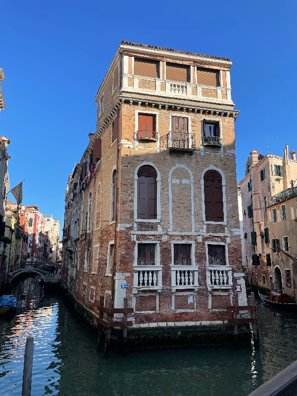 Juste à côté de la librairie : le Palazzo Tetta